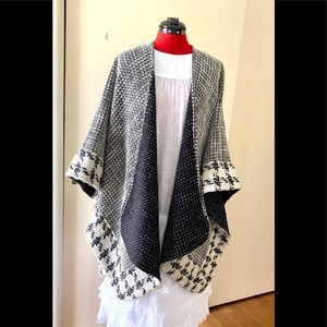 Woolen Poncho - image 1